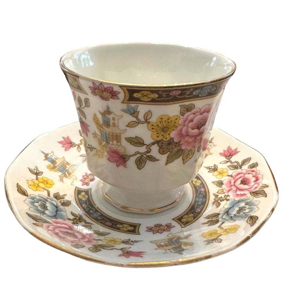 Vintage Queens Cathay bone chine te cup set floral flowers